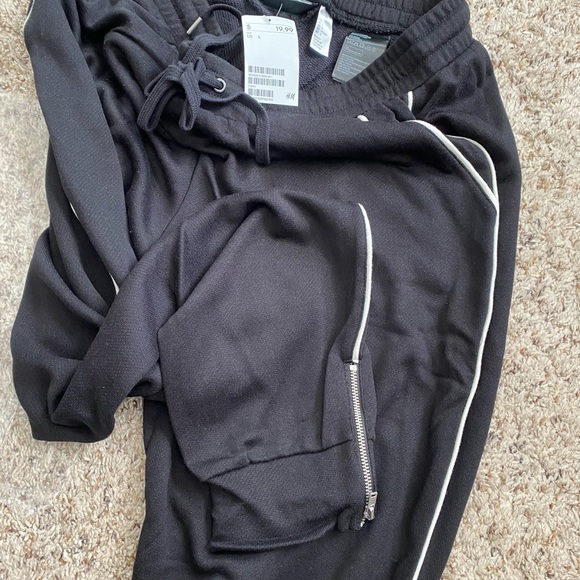 H&M sweatpants joggers with zipper detail black - Picture 6 of 6